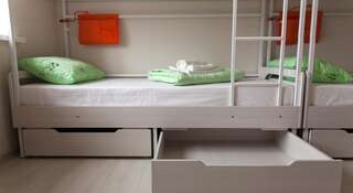 Гостиница Квартира 244 на Перелета, 32 Омск Кровать в общем 8-местном номере для мужчин-6