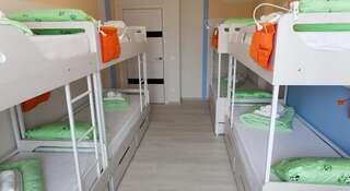 Гостиница Квартира 244 на Перелета, 32 Омск Кровать в общем 8-местном номере для мужчин-2